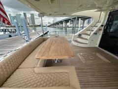 2010 AZIMUT YACHTS 75ft "75FT AZIMUT 2010, MINIMAL RISK" photo 6