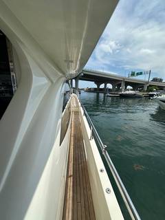 2010 AZIMUT YACHTS 75ft "75FT AZIMUT 2010, MINIMAL RISK" photo 7