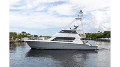 1998 HATTERAS 82 Convertible "BELLISSIMA" photo 2
