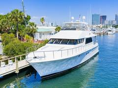 2004 CHEOY LEE 68 Motor Yacht "RECYCLING MADE CENTS" photo 4