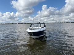 2025 CRUISERS YACHTS 42 GLS Outboard "Cruisers Yachts 42 GLS Outboard" photo 3
