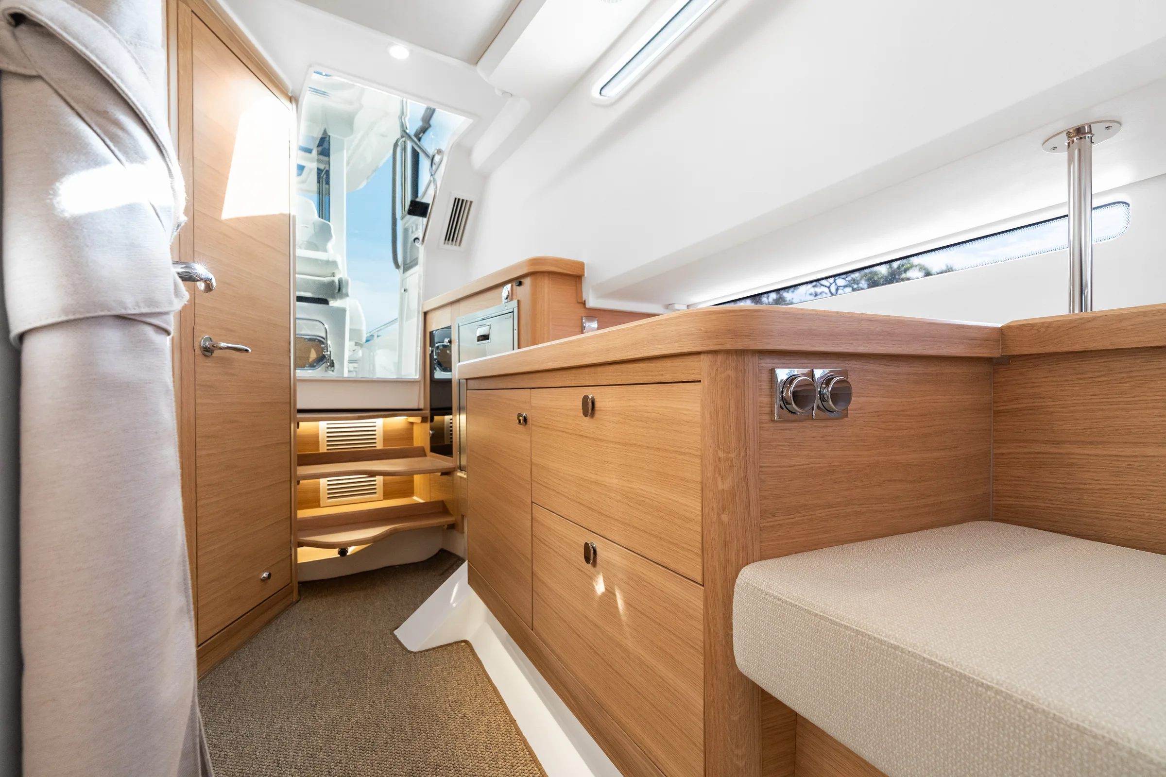 Nimbus Sport Tender 42 - Cabin galley counter