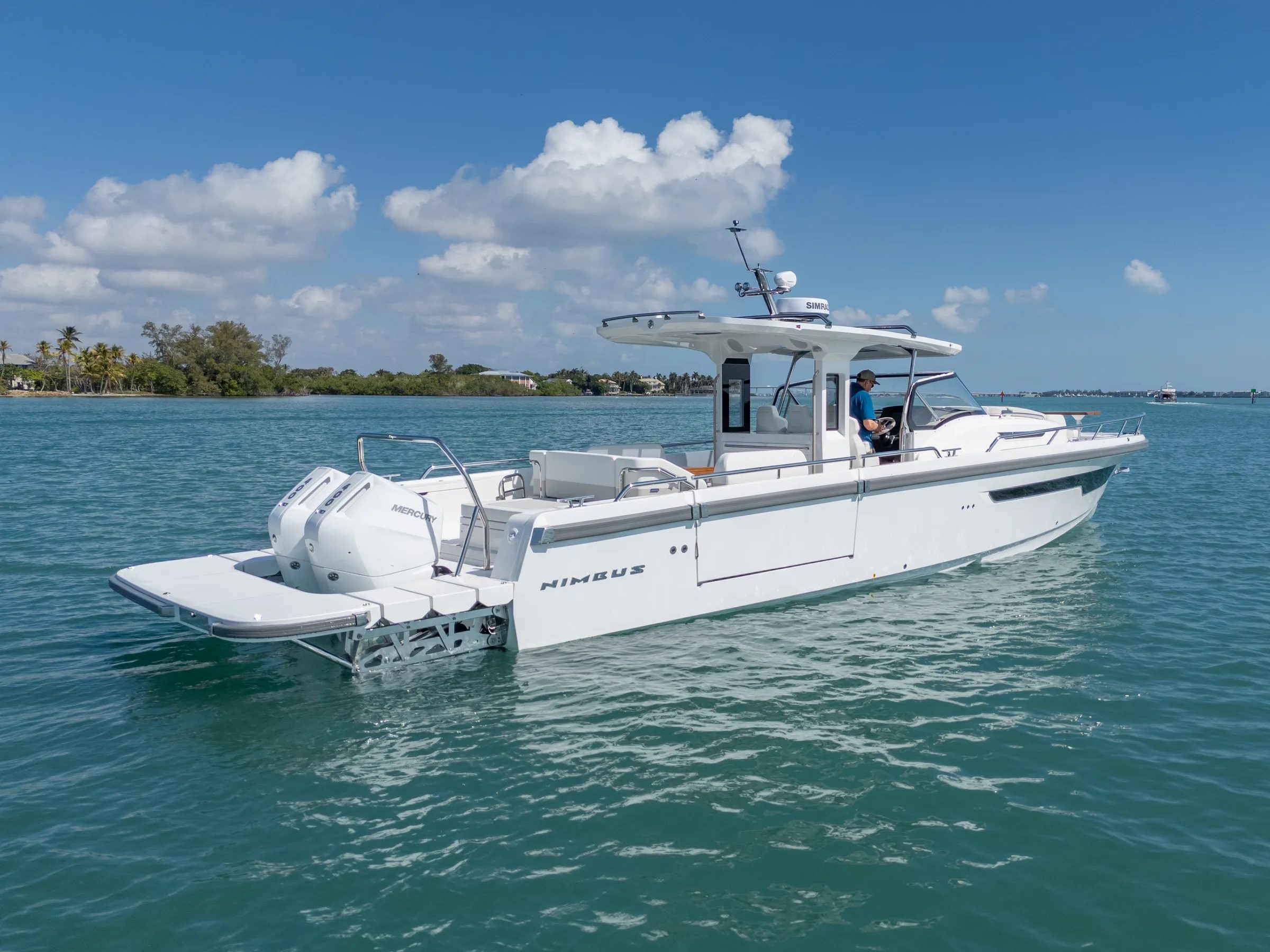Nimbus Sport Tender 42 - Stern quarter view