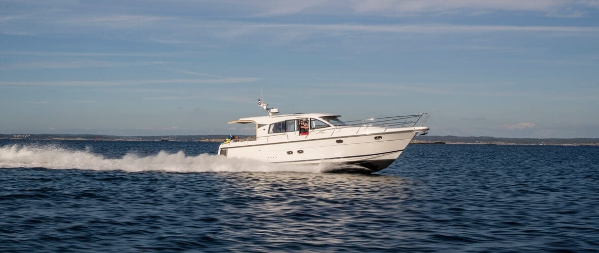 Nimbus 405 Coupe motor yacht exterior