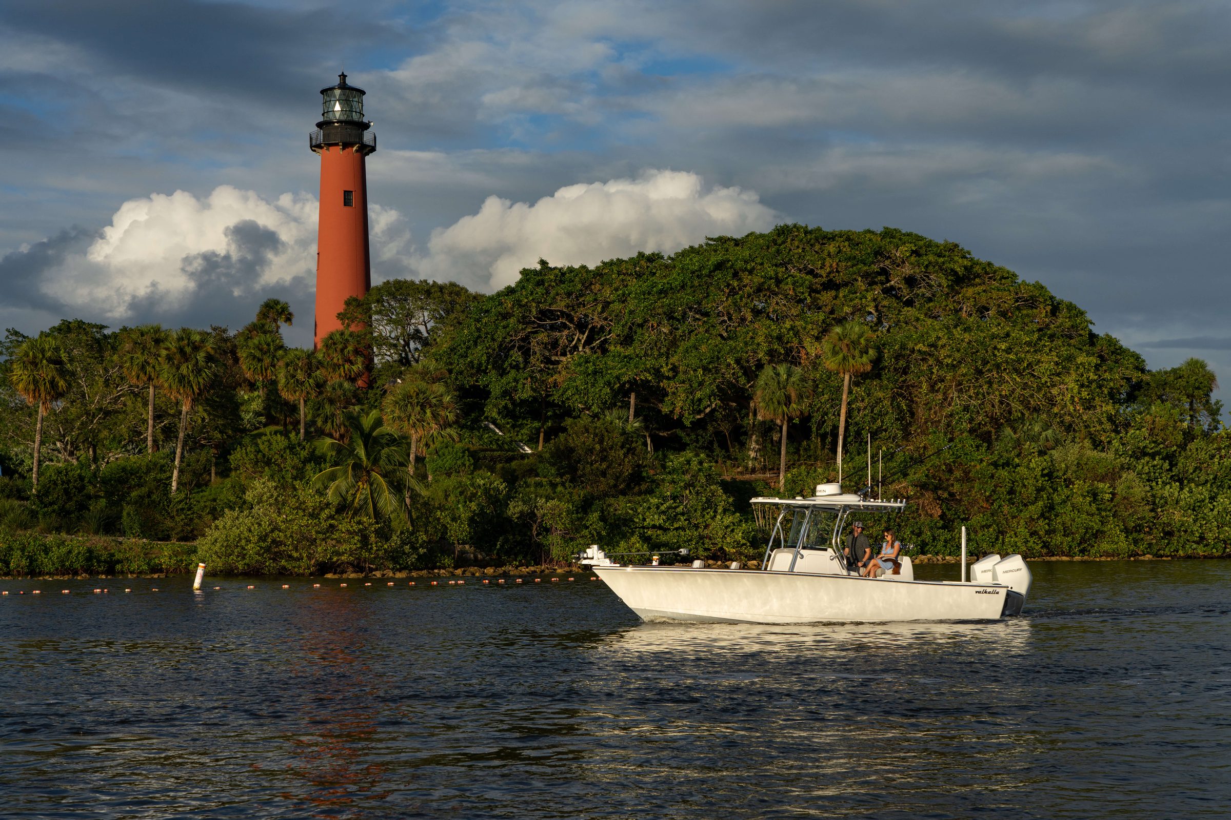 Valhalla Boatworks V-29 Hybrid motor yacht exterior