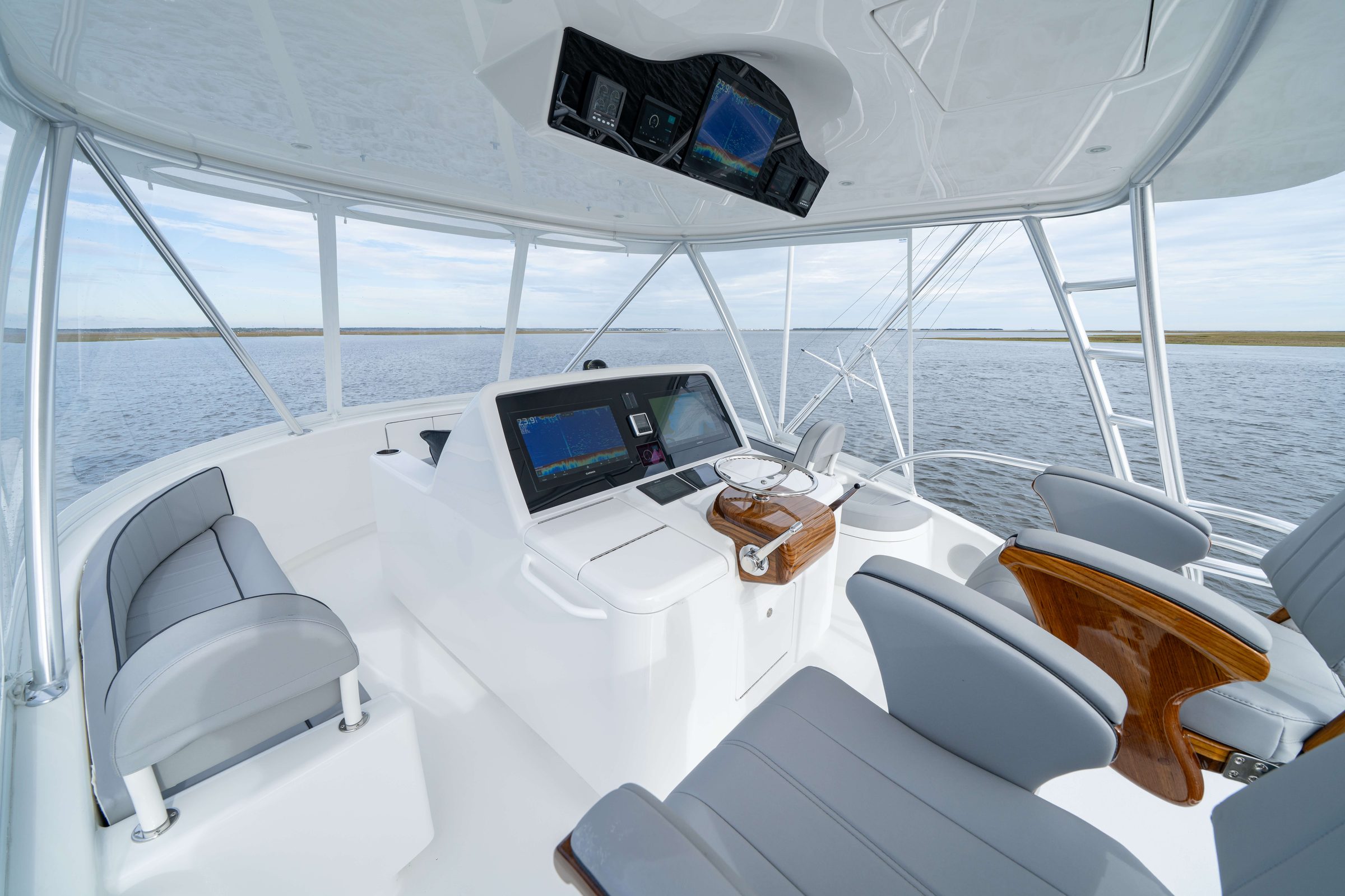 Viking 50 Open Bridge - CC-01499.jpg