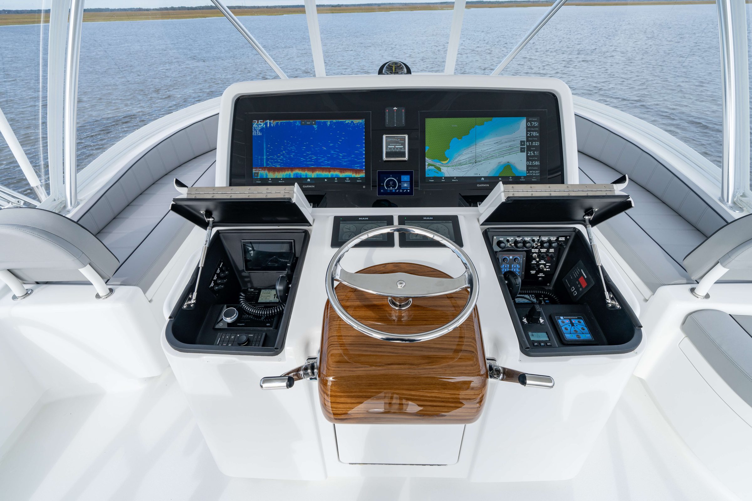 Viking 50 Open Bridge - CC-01506.jpg