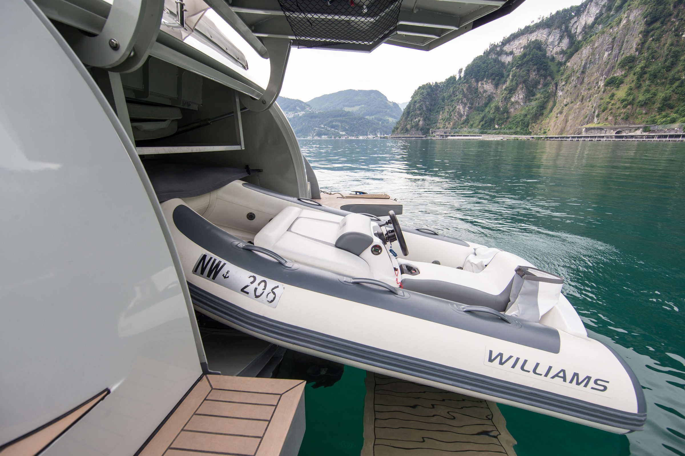 Steeler 56S motor yacht exterior