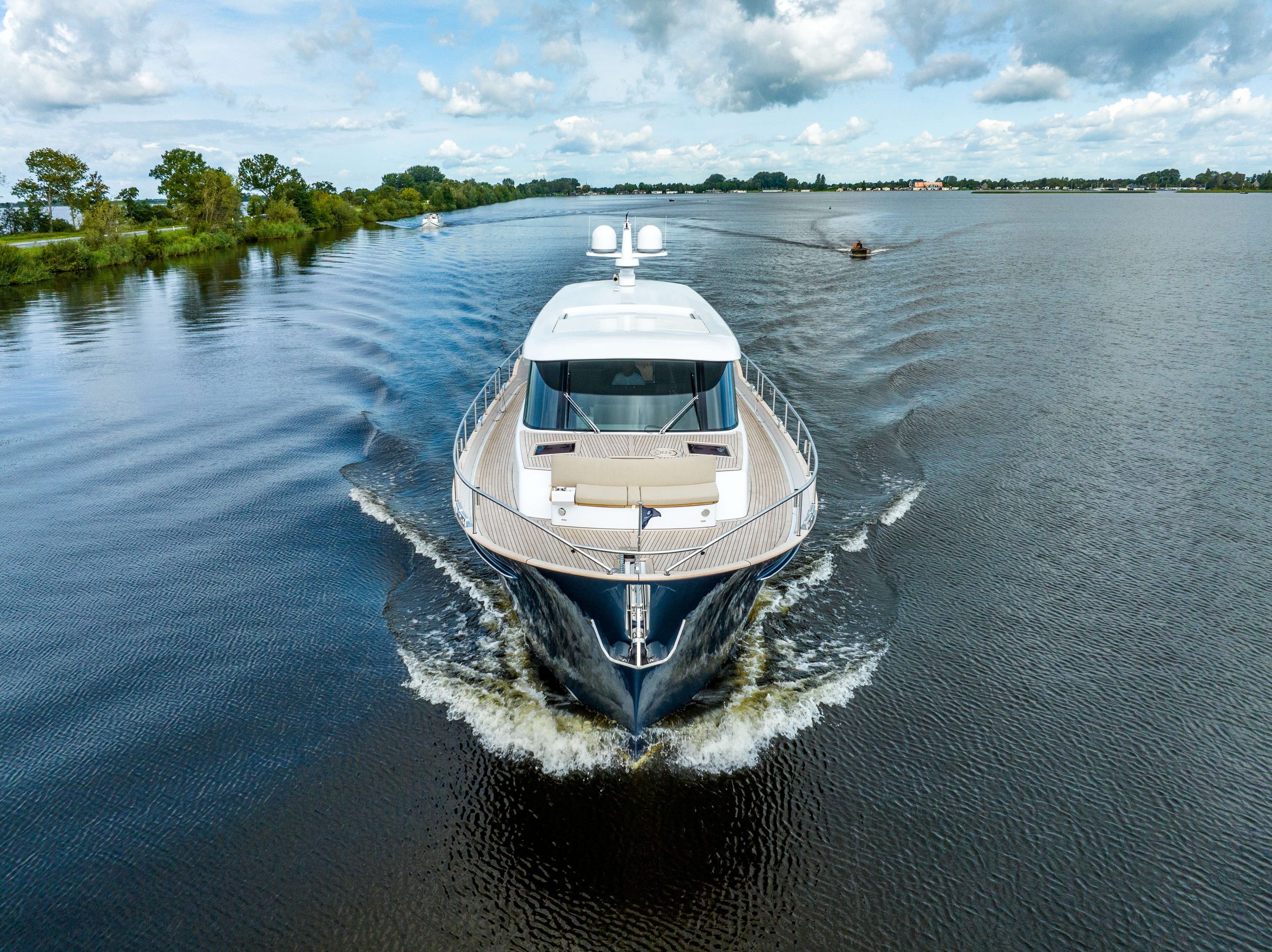 Steeler 65S Long Range motor yacht exterior