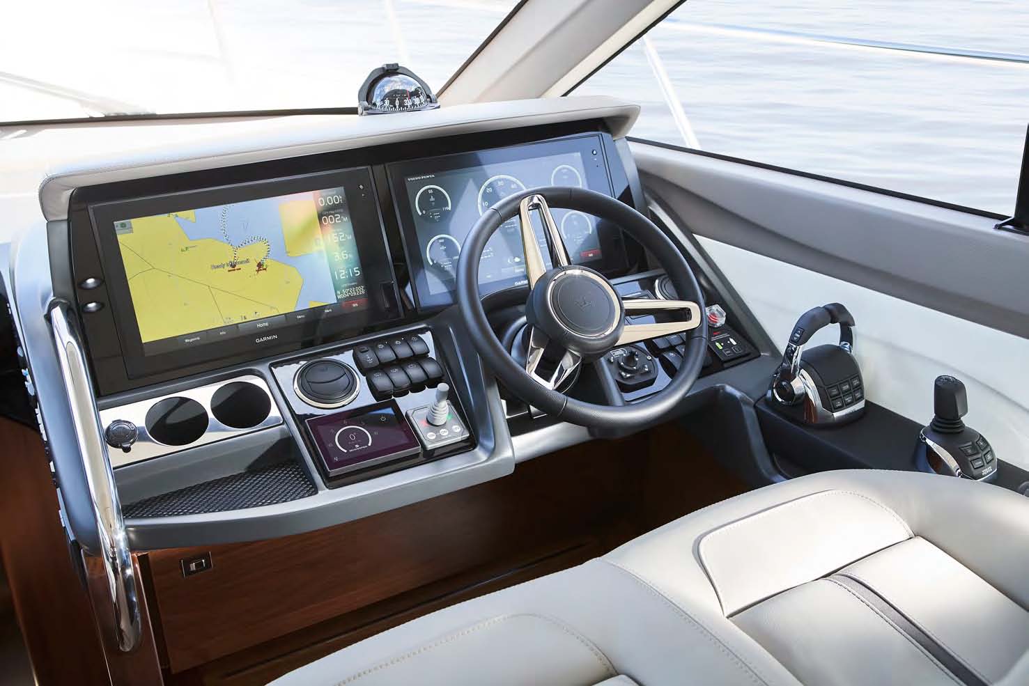 Princess F50 - f50-interior-helm-detail-walnut-satin
