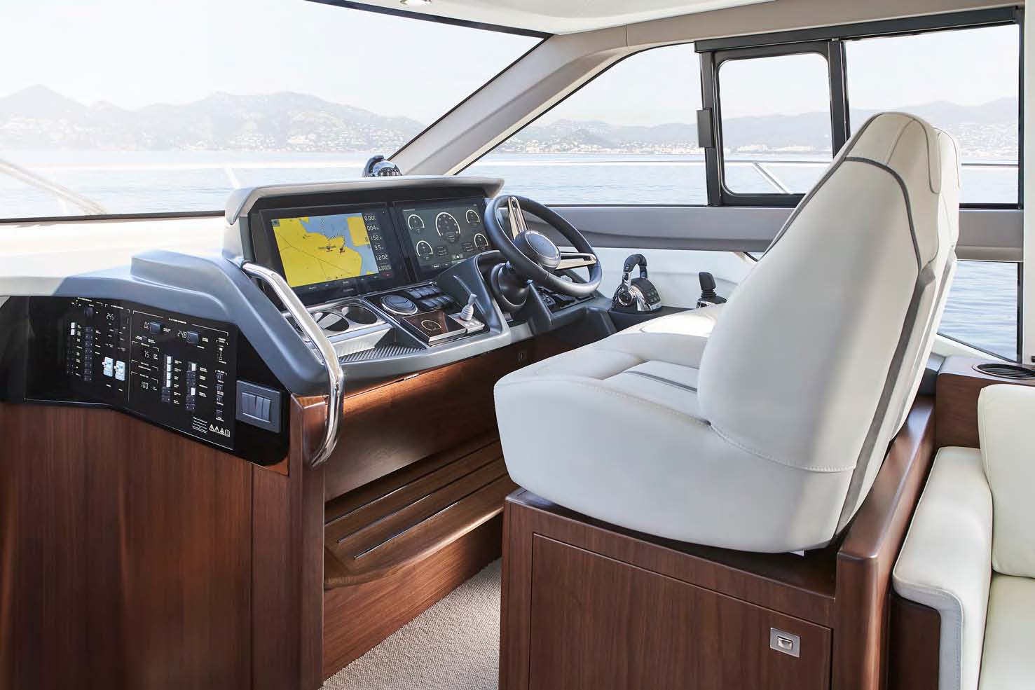 Princess F50 - f50-interior-helm-walnut-satin