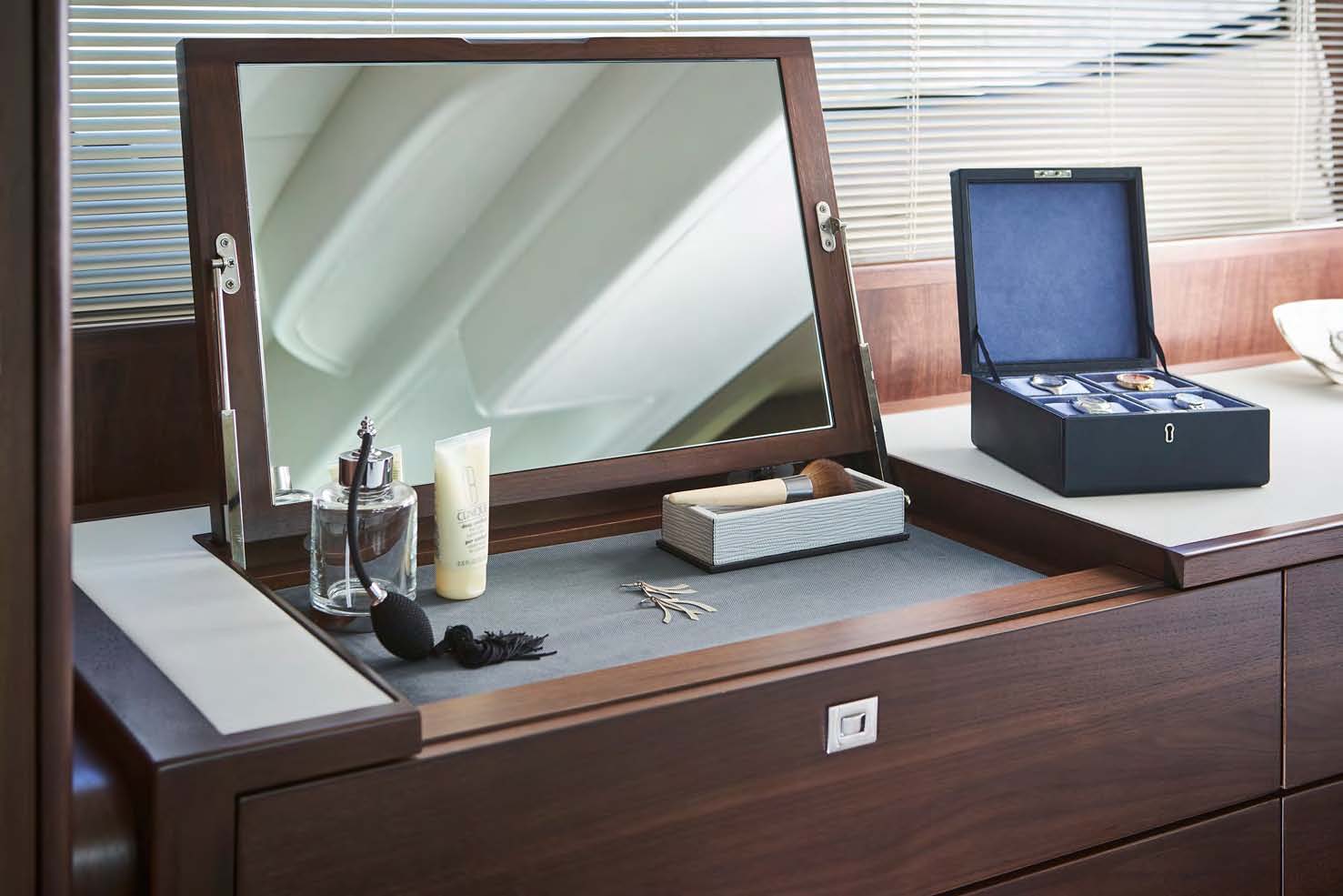 Princess F50 - f50-interior-owners-dressing-table-walnut-satin