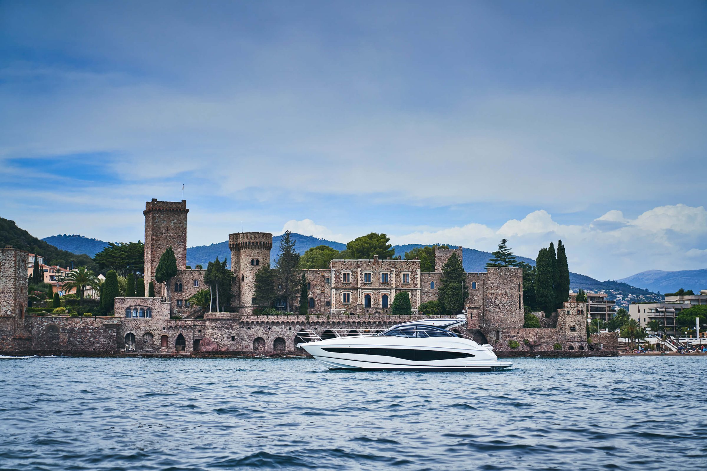Princess V50 - v50-open-exterior-white-hull-03-1