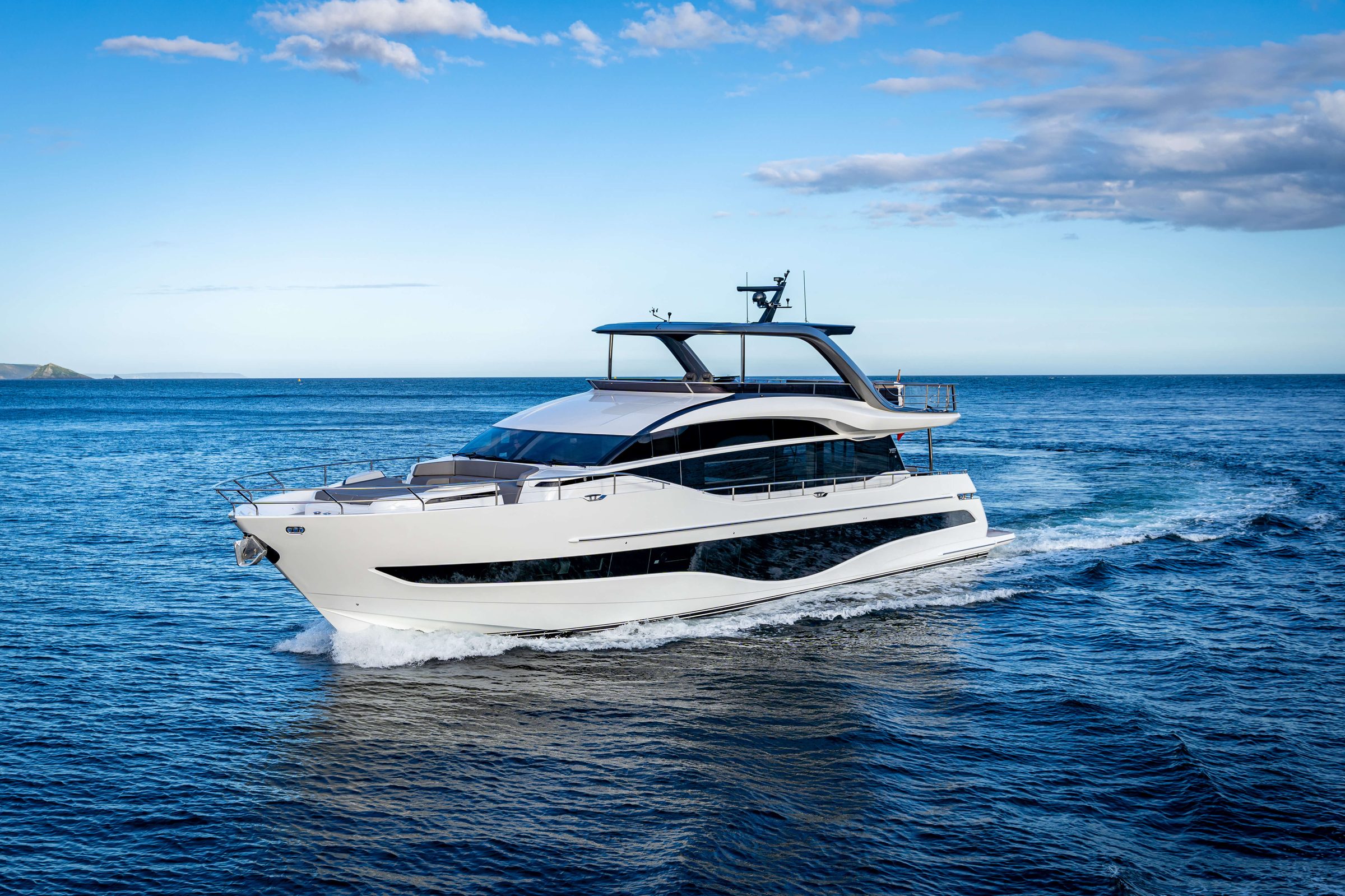Princess Y85 - y85-exterior-white-hull-17-2022