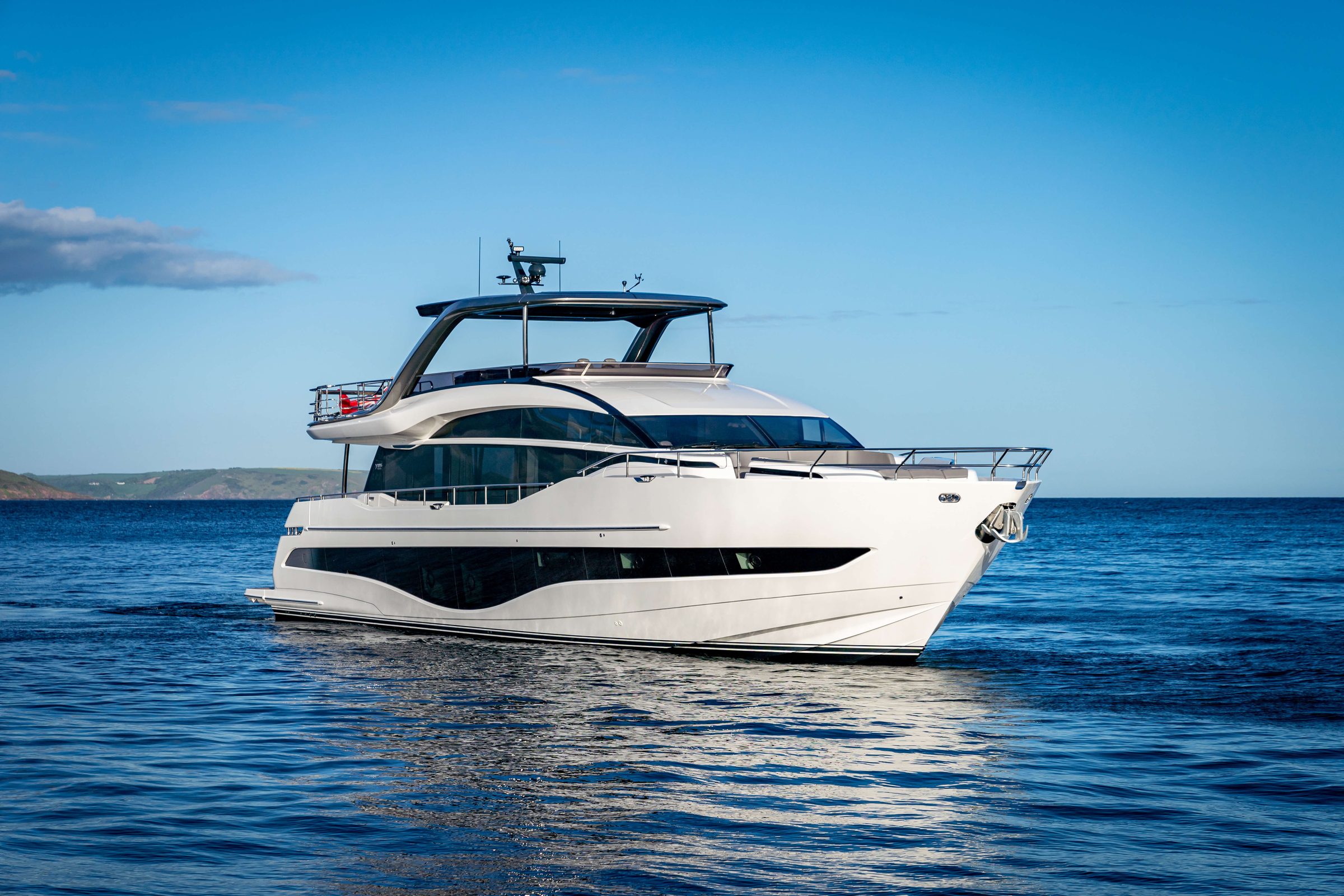 Princess Y85 - y85-exterior-white-hull-13-2022