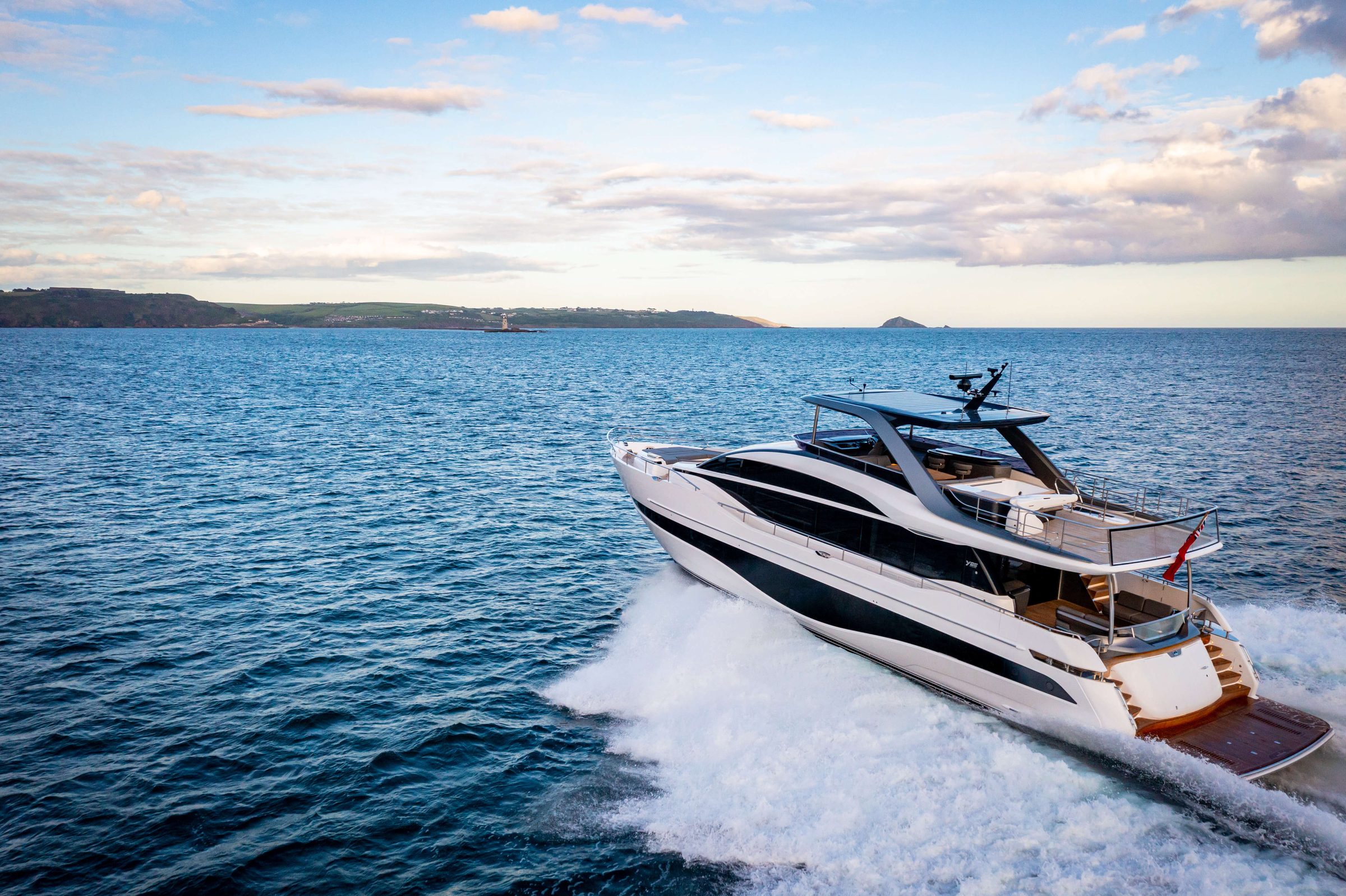 Princess Y85 - y85-exterior-white-hull-8-2022