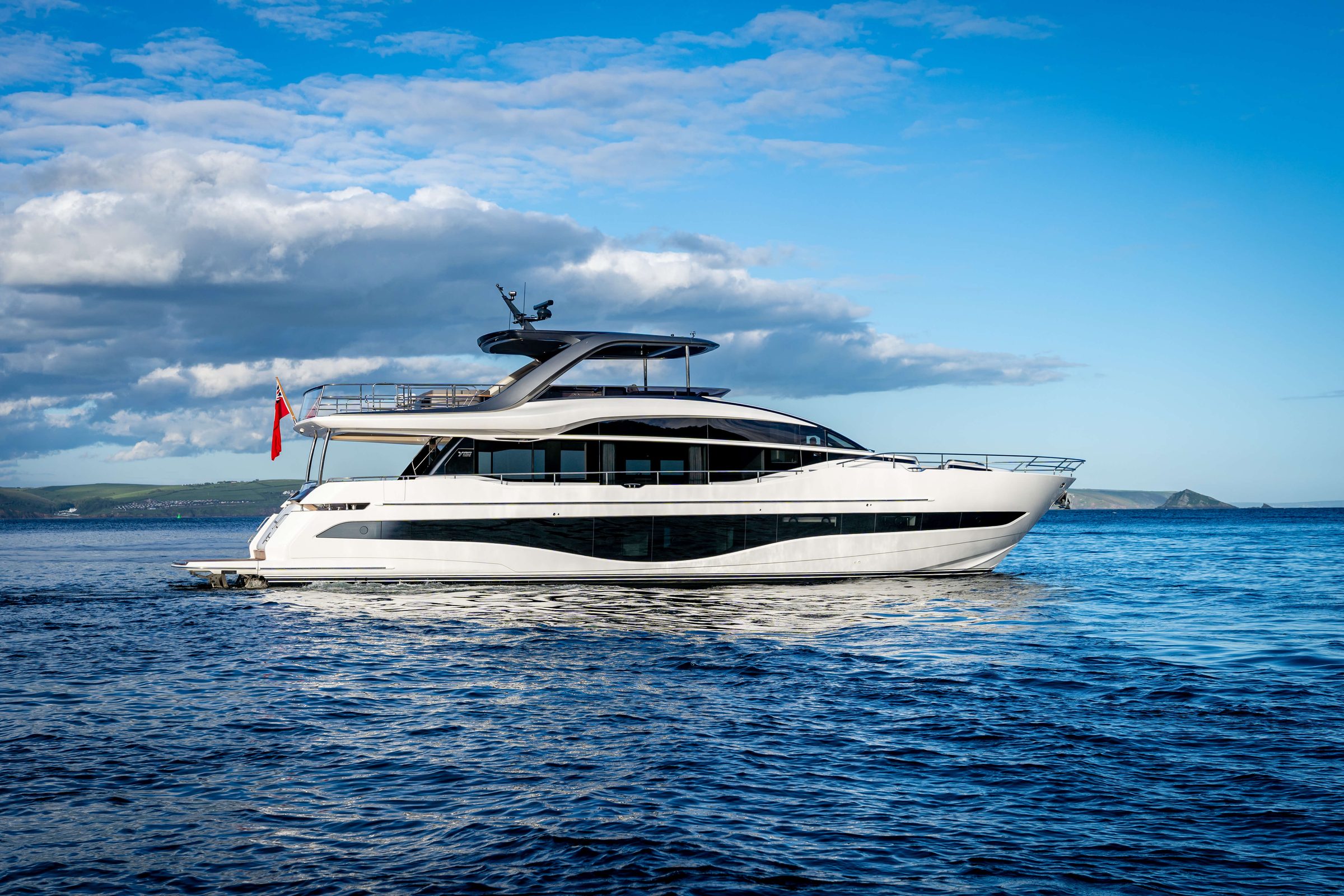 Princess Y85 - y85-exterior-white-hull-16-2022