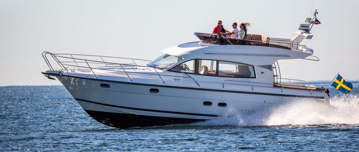 Nimbus 405 Flybridge motor yacht exterior