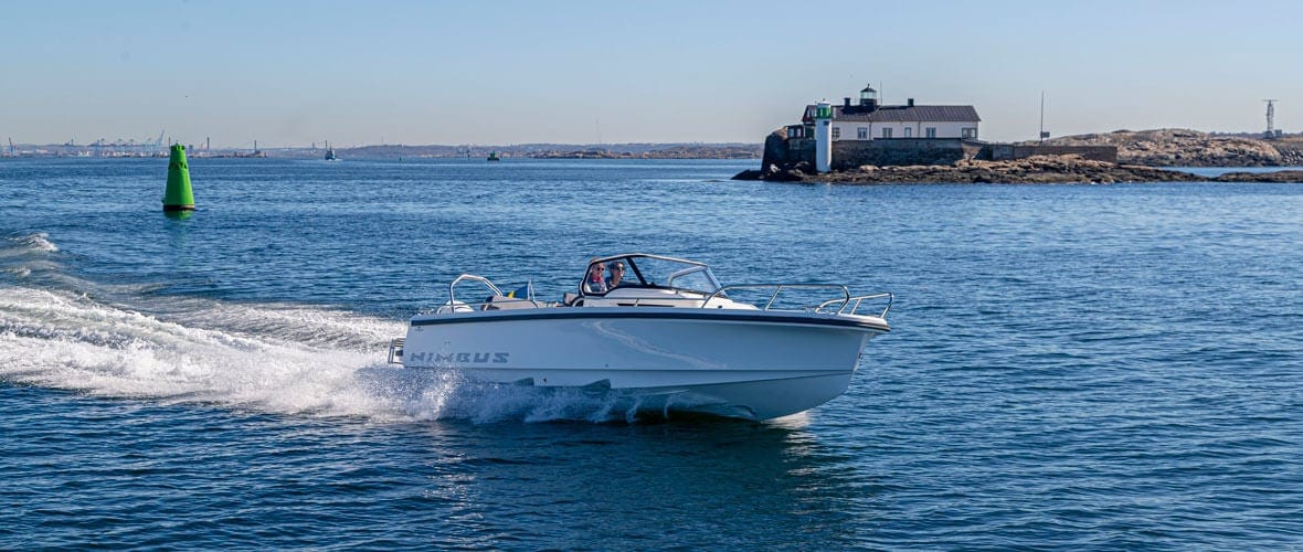 Nimbus T8 motor yacht exterior