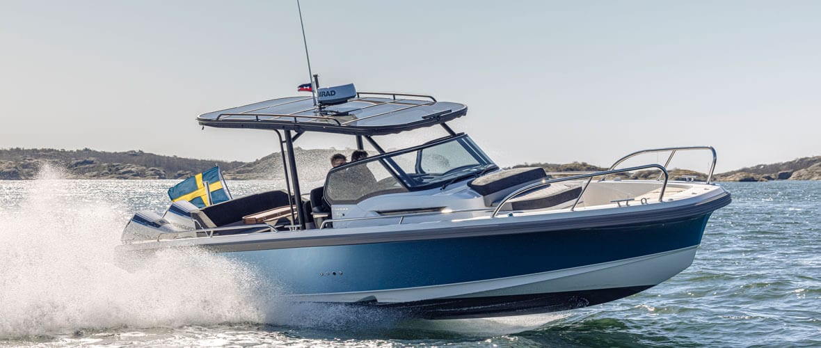 Nimbus T9 motor yacht exterior