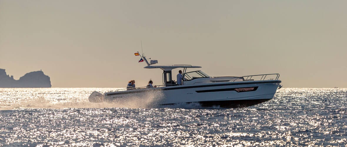 Nimbus T11 motor yacht exterior