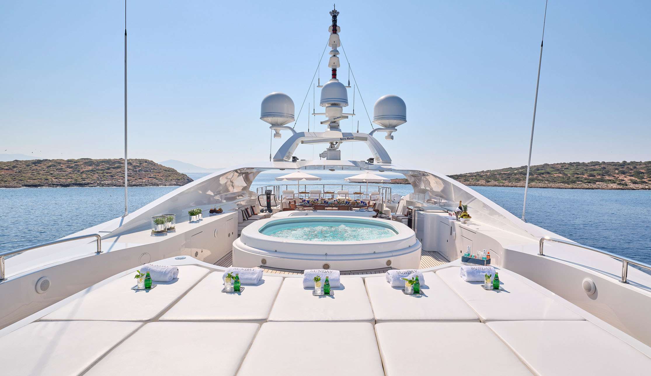 Sundeck Jacuzzi &amp; Sunpads
