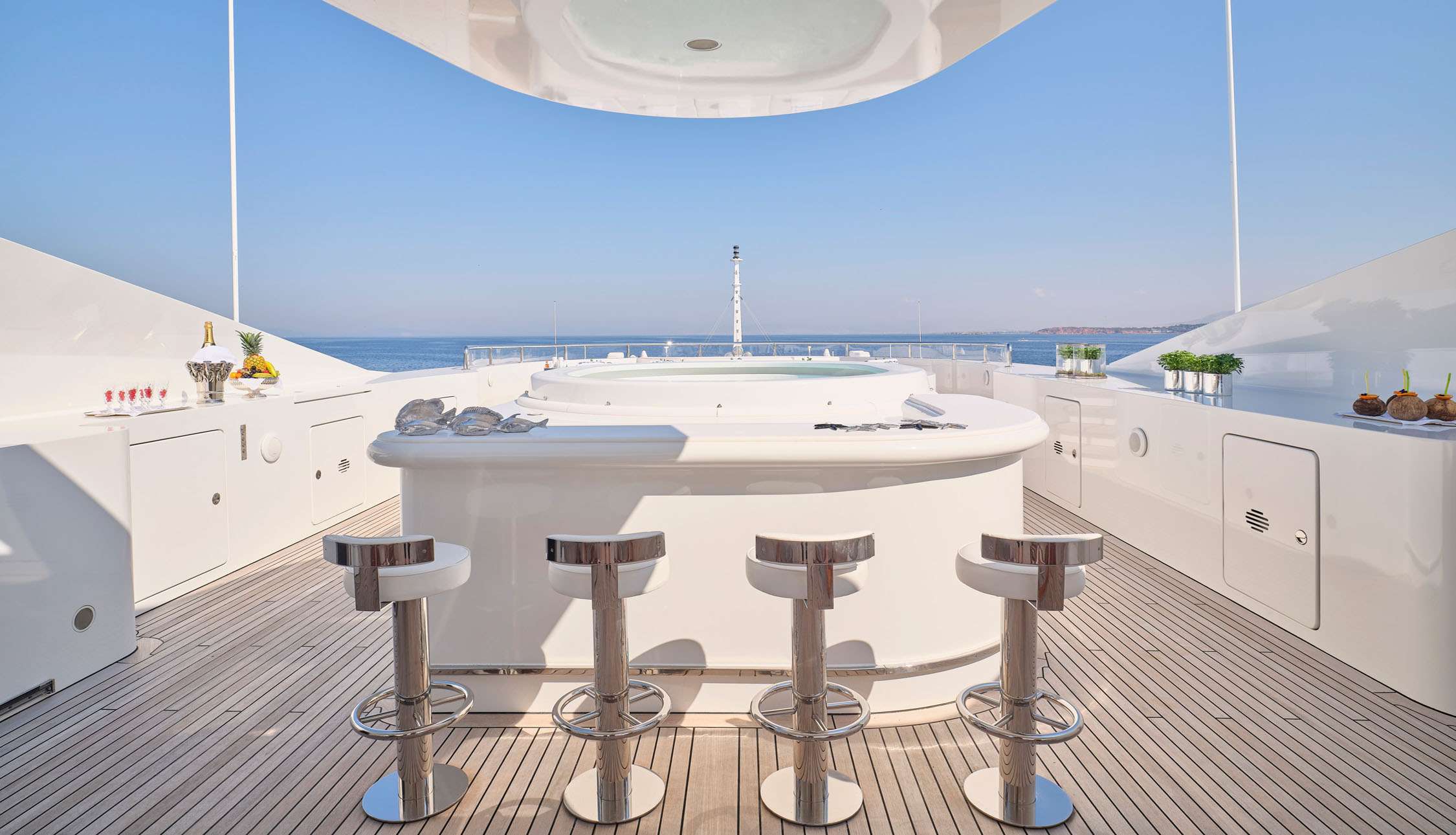 Sundeck Jacuzzi &amp; Wet Bar