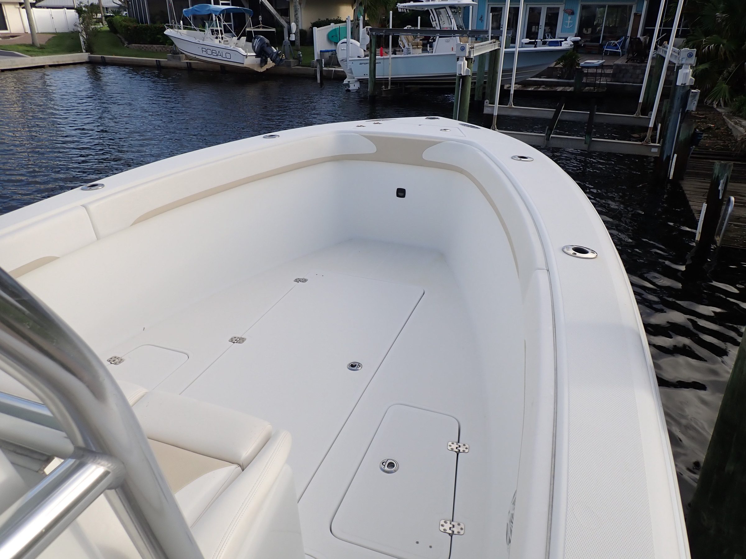 2017 28' Bluewater Sportfishing 2550 CC - Bow deck area with flush hatches, rod holders and forward seating