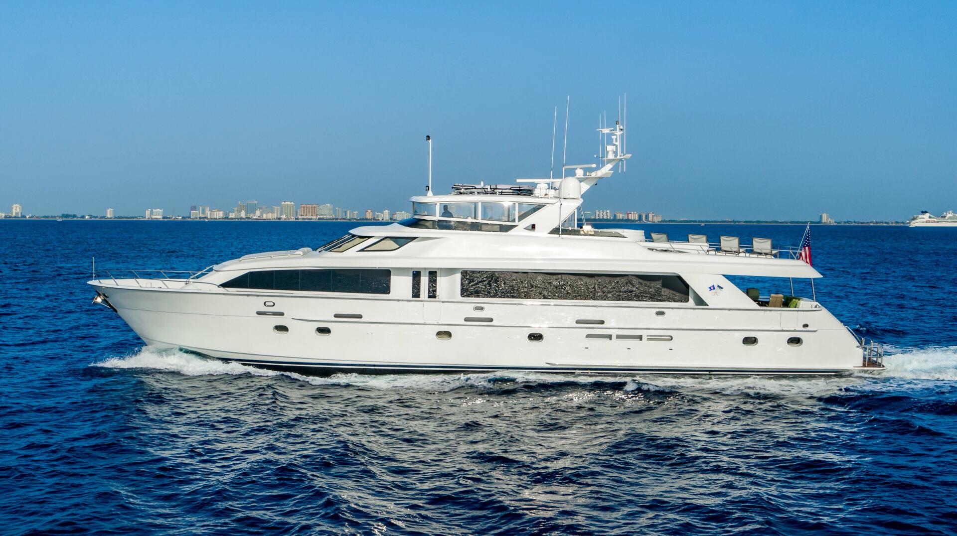 2005 Hatteras 100 Motor Yacht "MAGIC" - photo 1