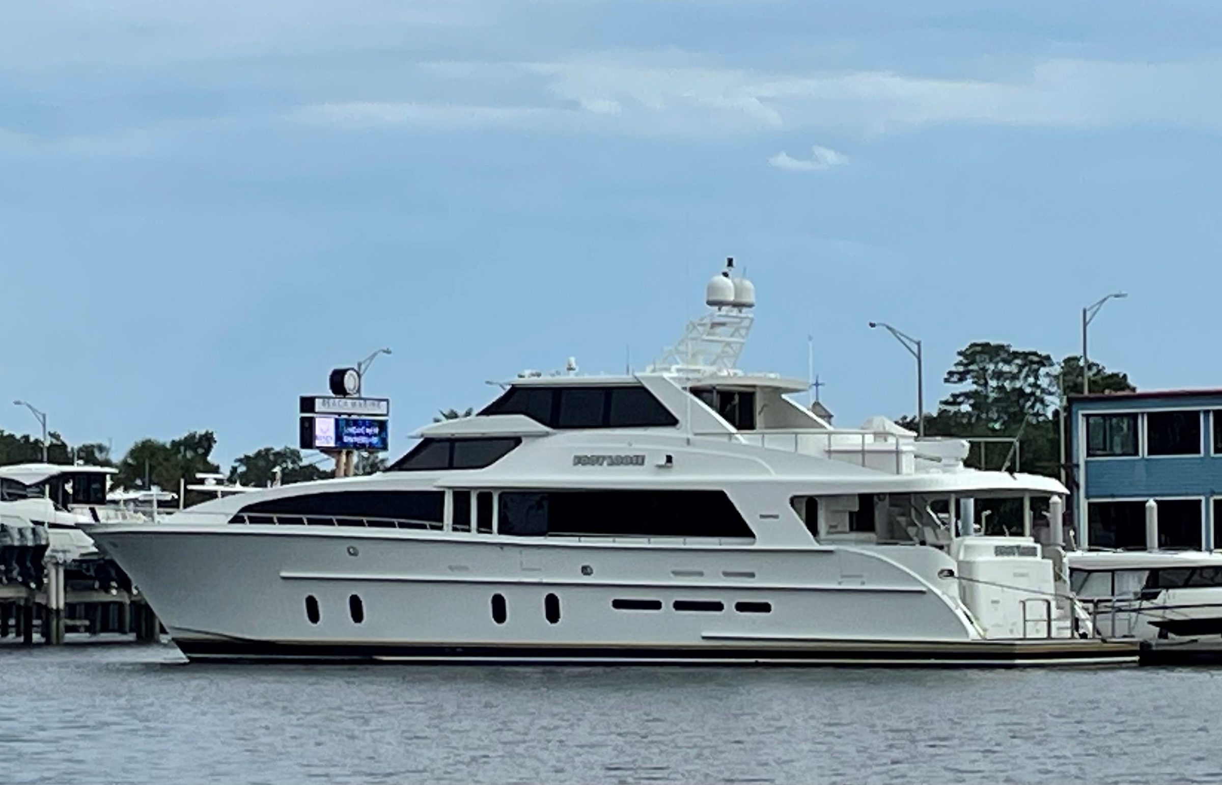 2008 Cheoy Lee 95 Motor Yacht "FOOTLOOSE" - photo 2