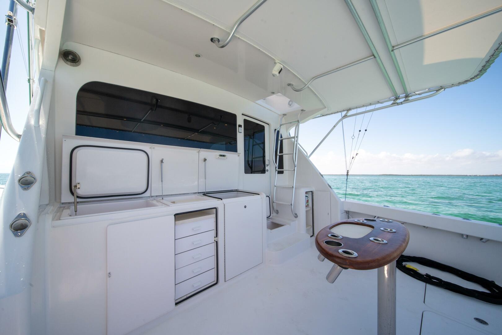 2006 Viking 52 Convertible "WHITE PEARL" - photo 2