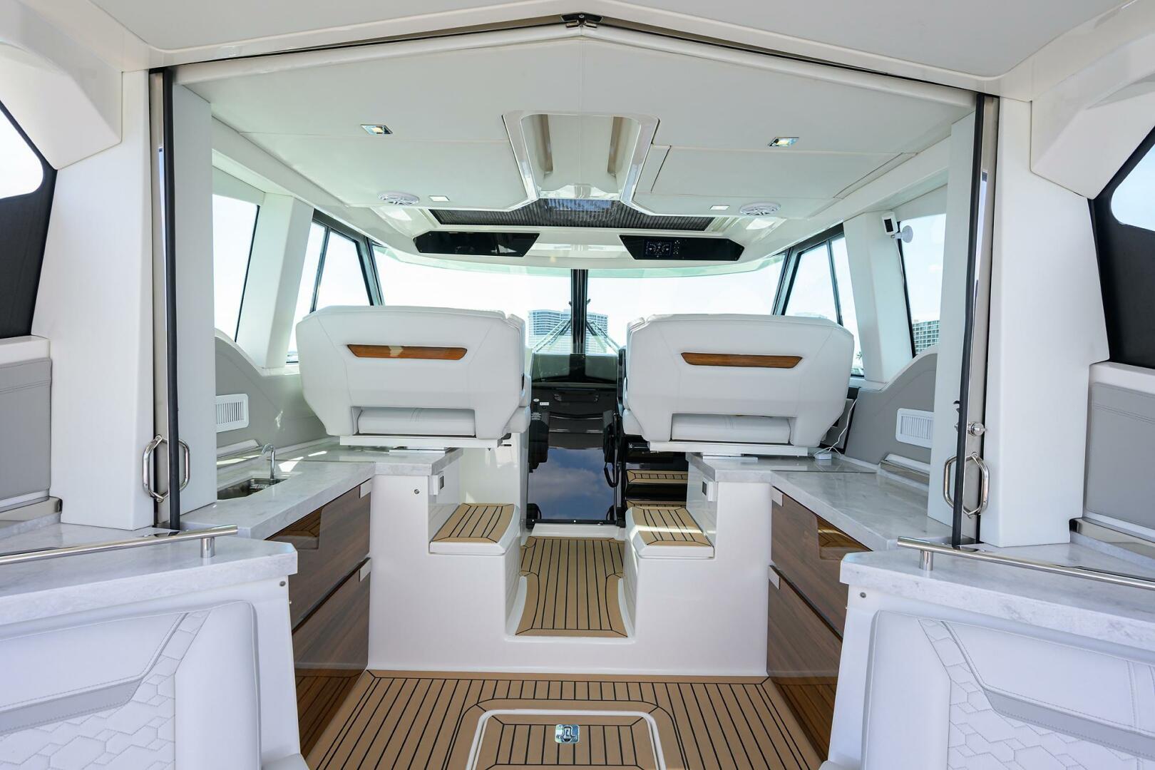 2022 Tiara Yachts 43 LE "2022 43 Tiara LE" - photo 2