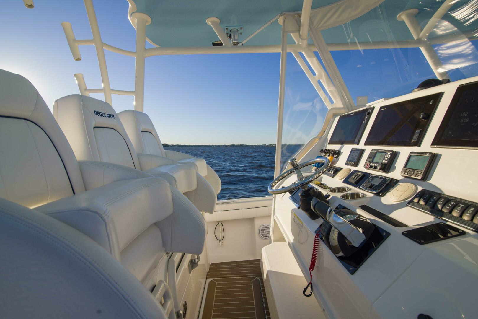 2016 Regulator 41 Center Console "Wound Up II" - photo 3