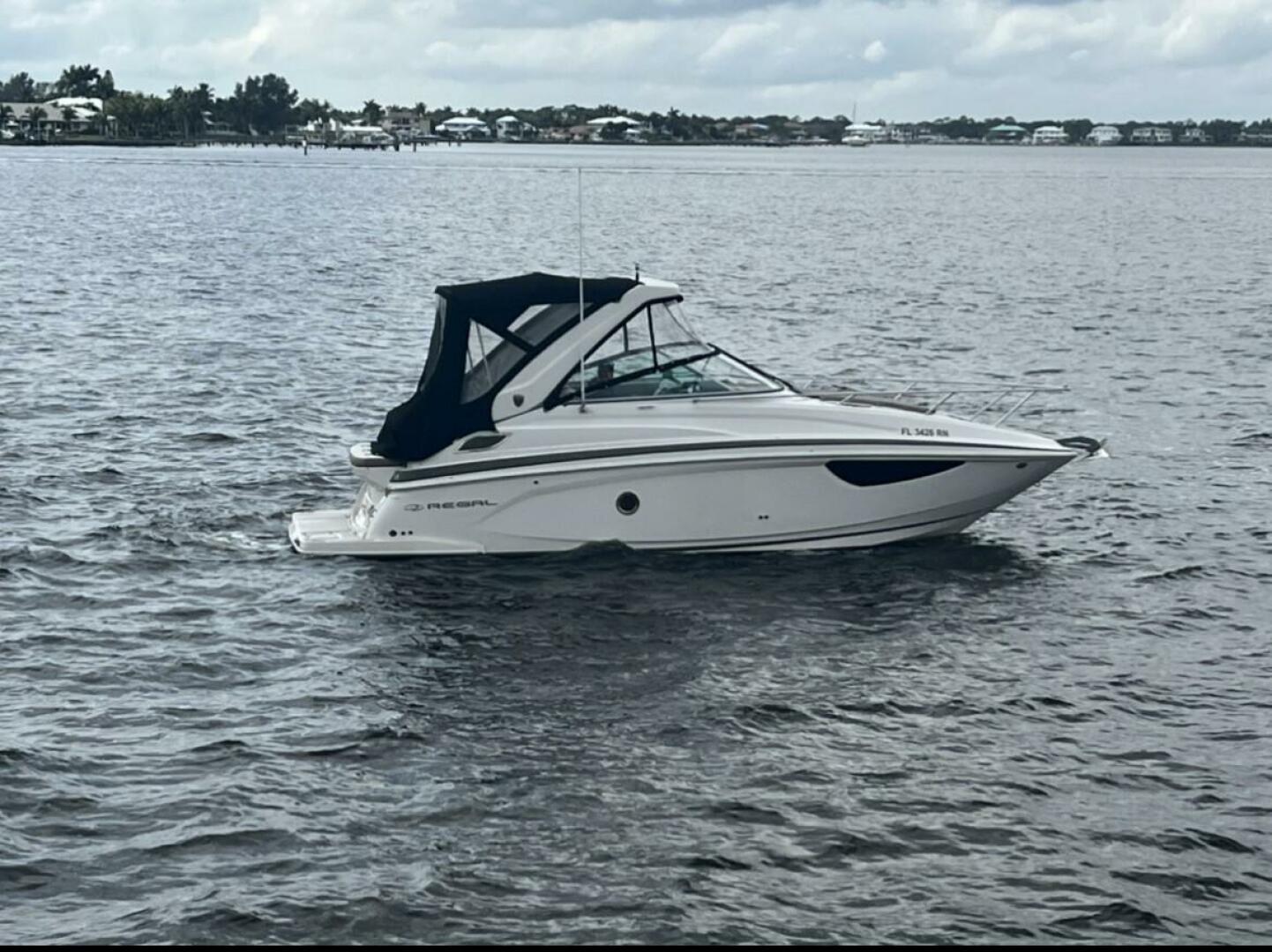 2018 Regal 28 Express - photo 2
