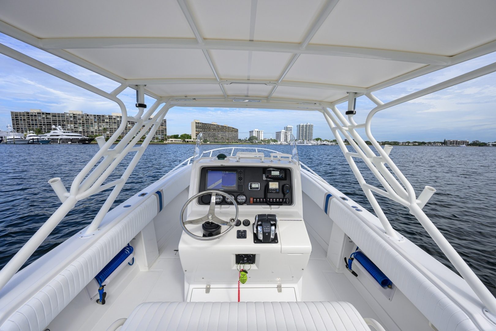 2003 Jupiter 31 Cuddy - photo 2