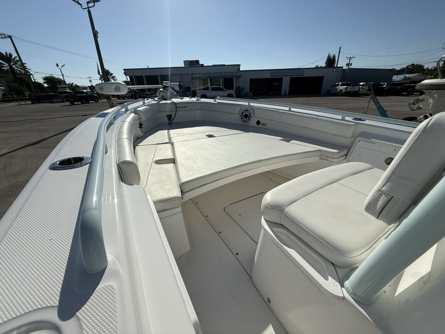 2021 Everglades 243 CC - photo 2