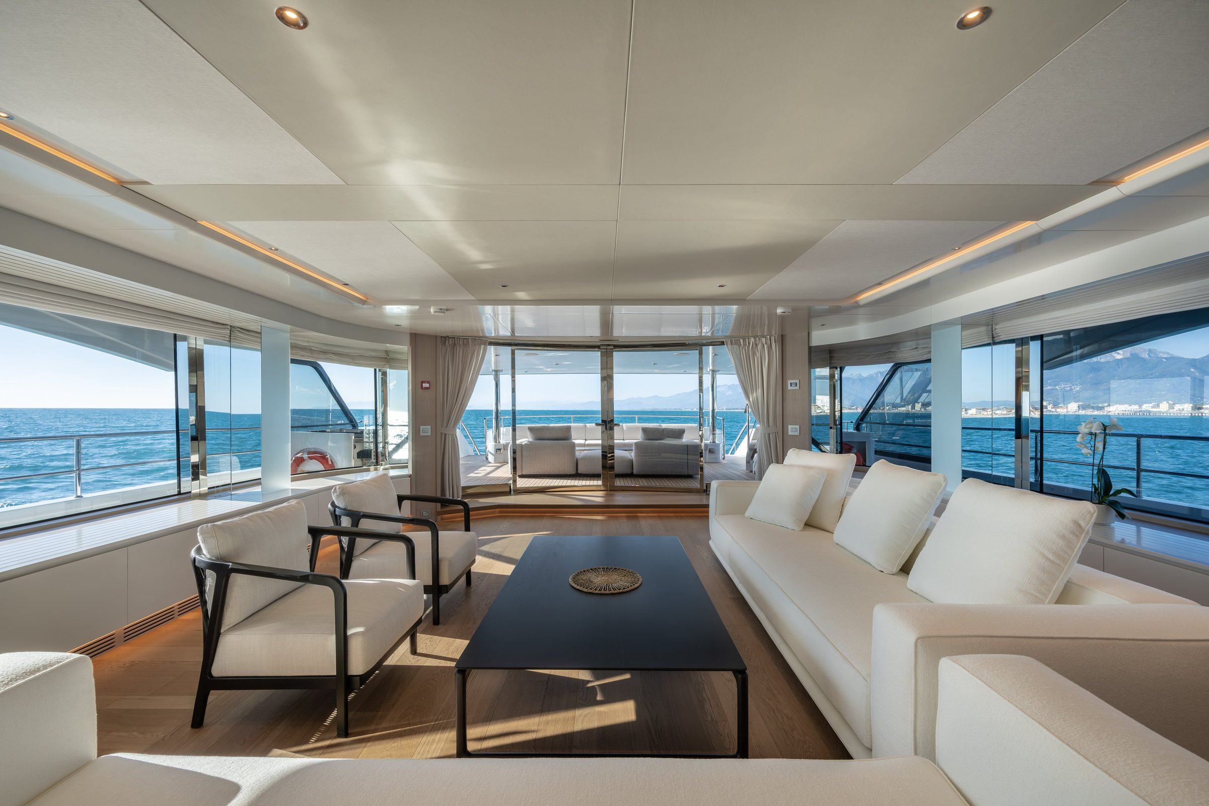 2026 Benetti Class 44M "Lumina" - photo 3