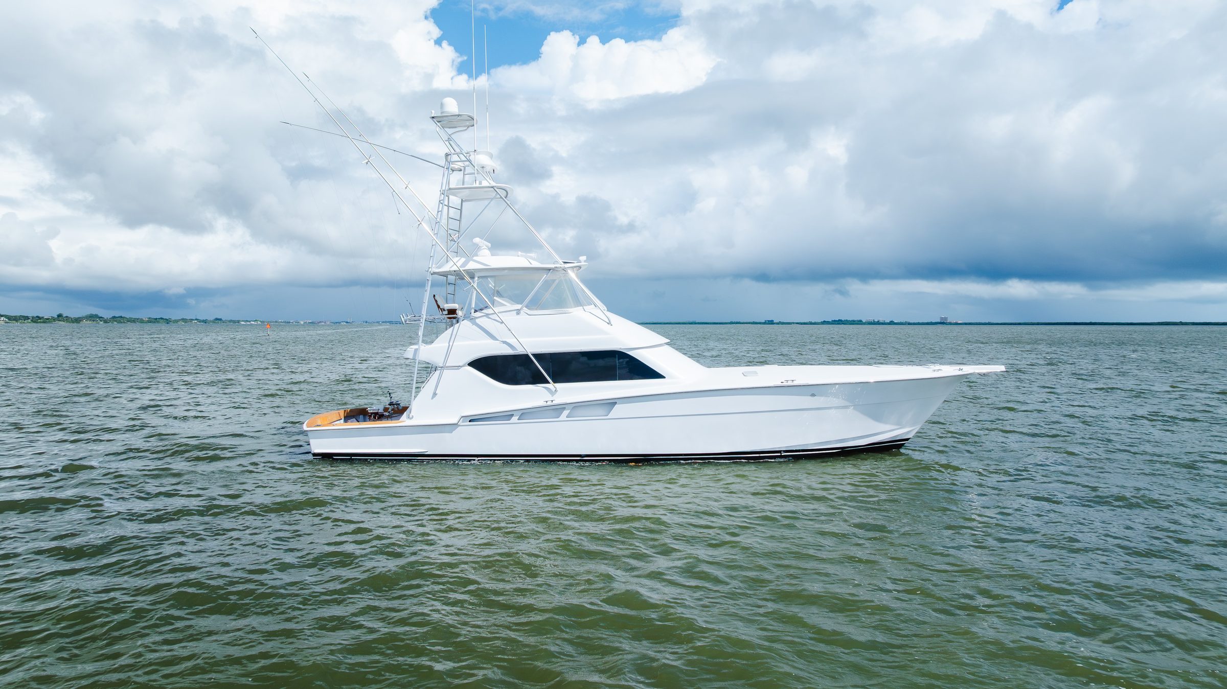 2005 Hatteras 60 Convertible "Water's Edge" - photo 1
