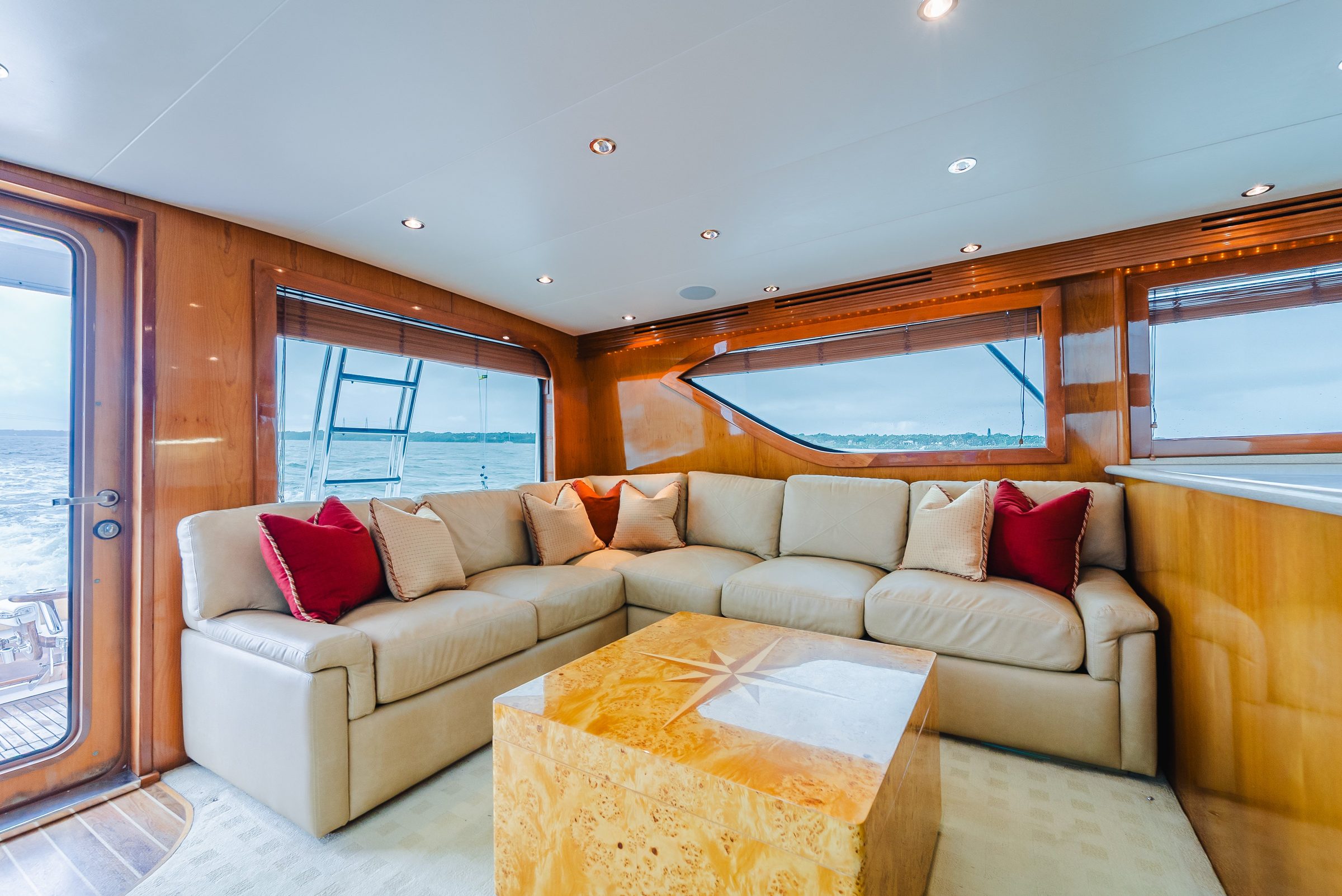 2005 Hatteras 60 Convertible "Water's Edge" - photo 3