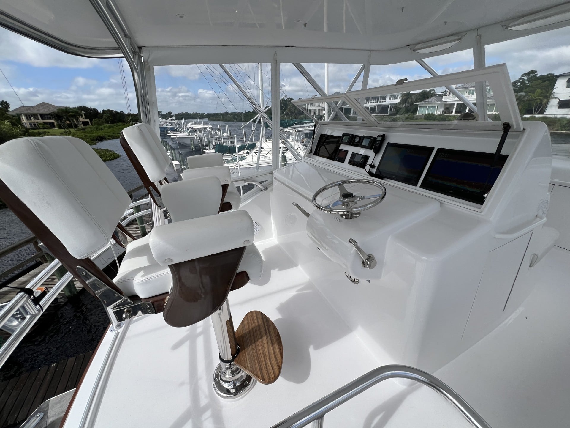 2013 Hatteras GT 54 "Lisa Correia" - photo 2