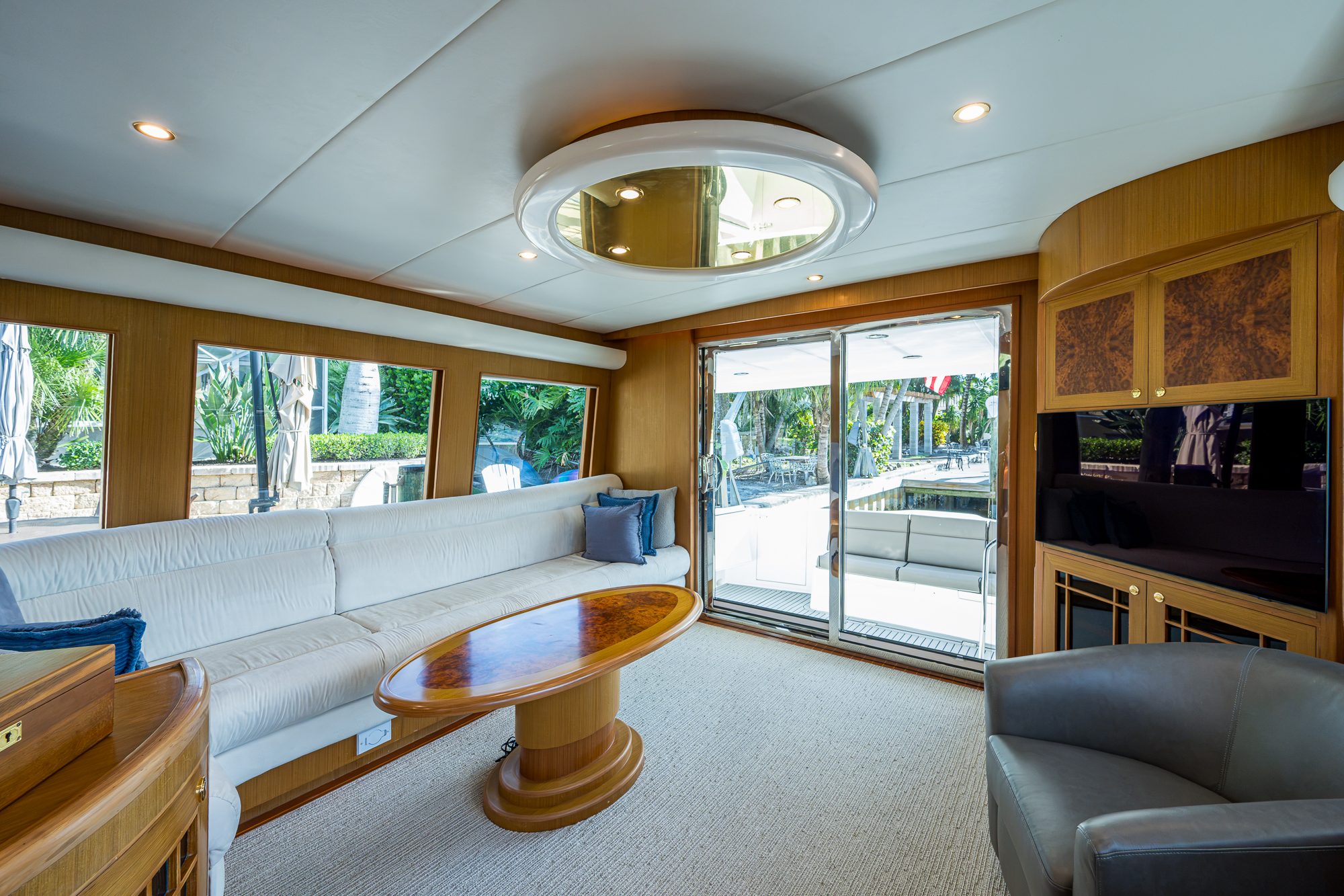 2005 ALTIMA 55 Pilothouse "Constant Craving" - photo 2