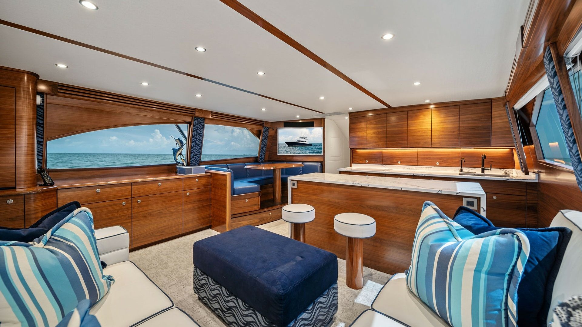 2024 Viking 64 Convertible "Southern Grace" - photo 2