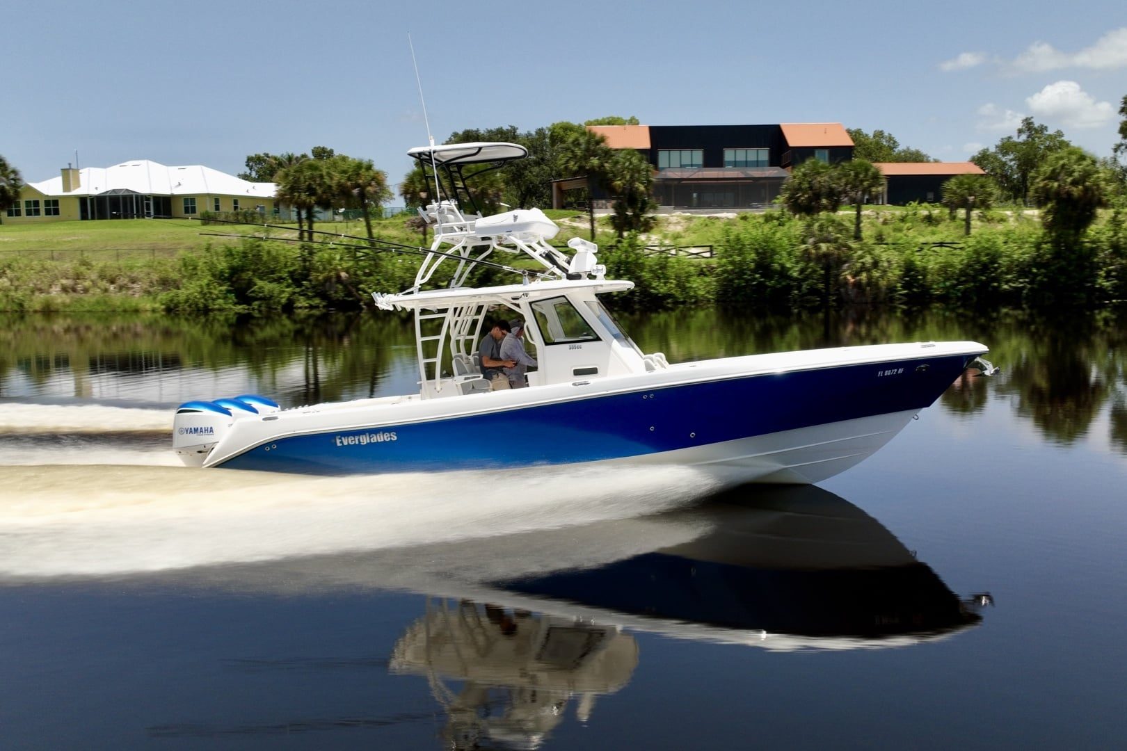 2017 Everglades 355 CC - photo 3