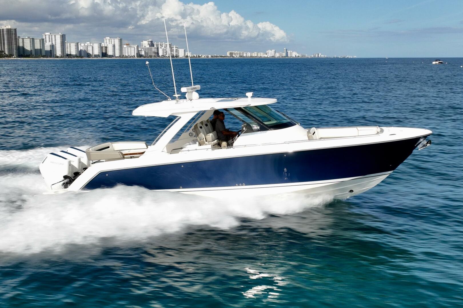 2023 Tiara Yachts 38 LS "S.Y. Royale" - photo 2