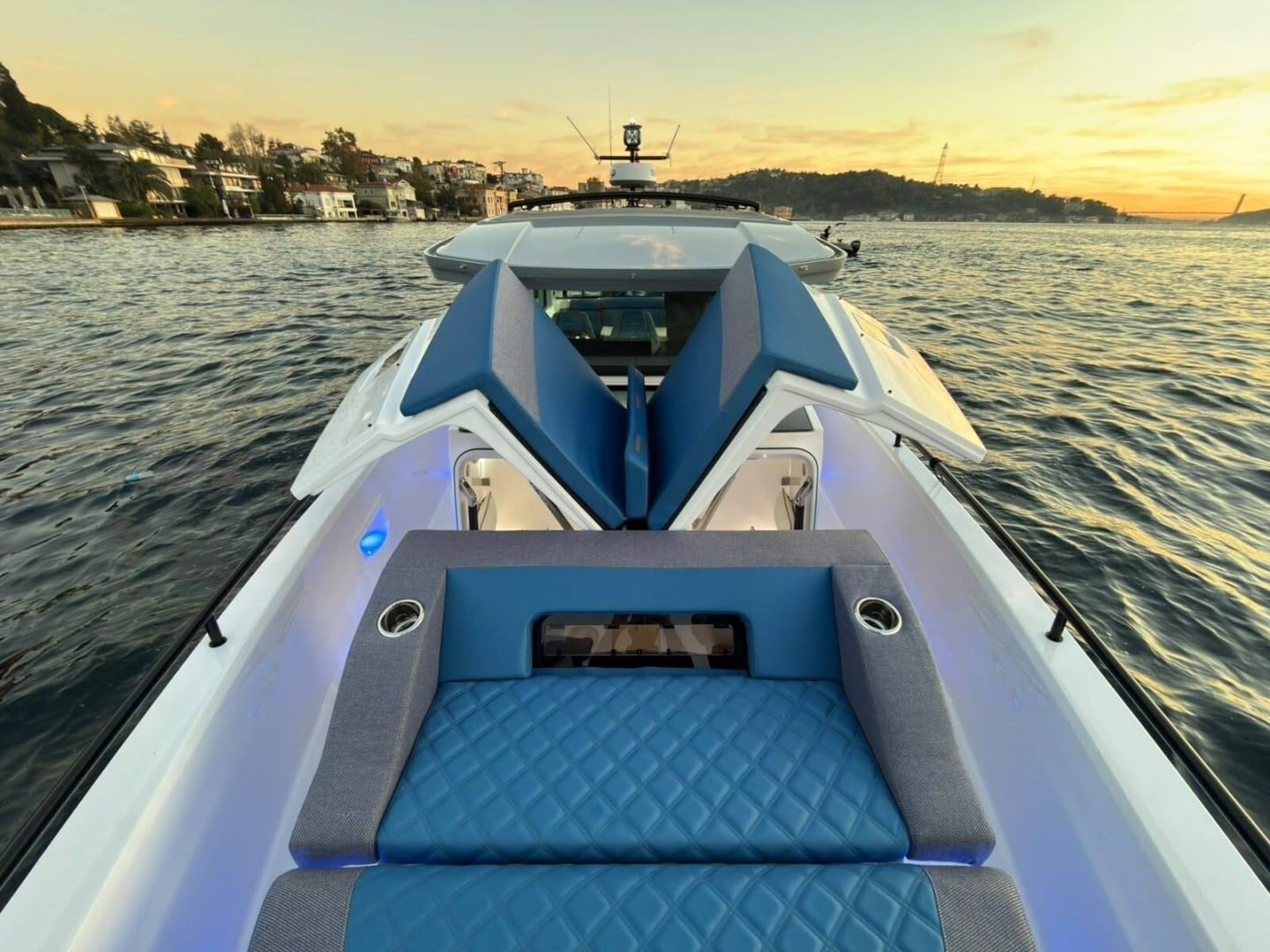 2026 Axopar 37 XC Cross Cabin - photo 2