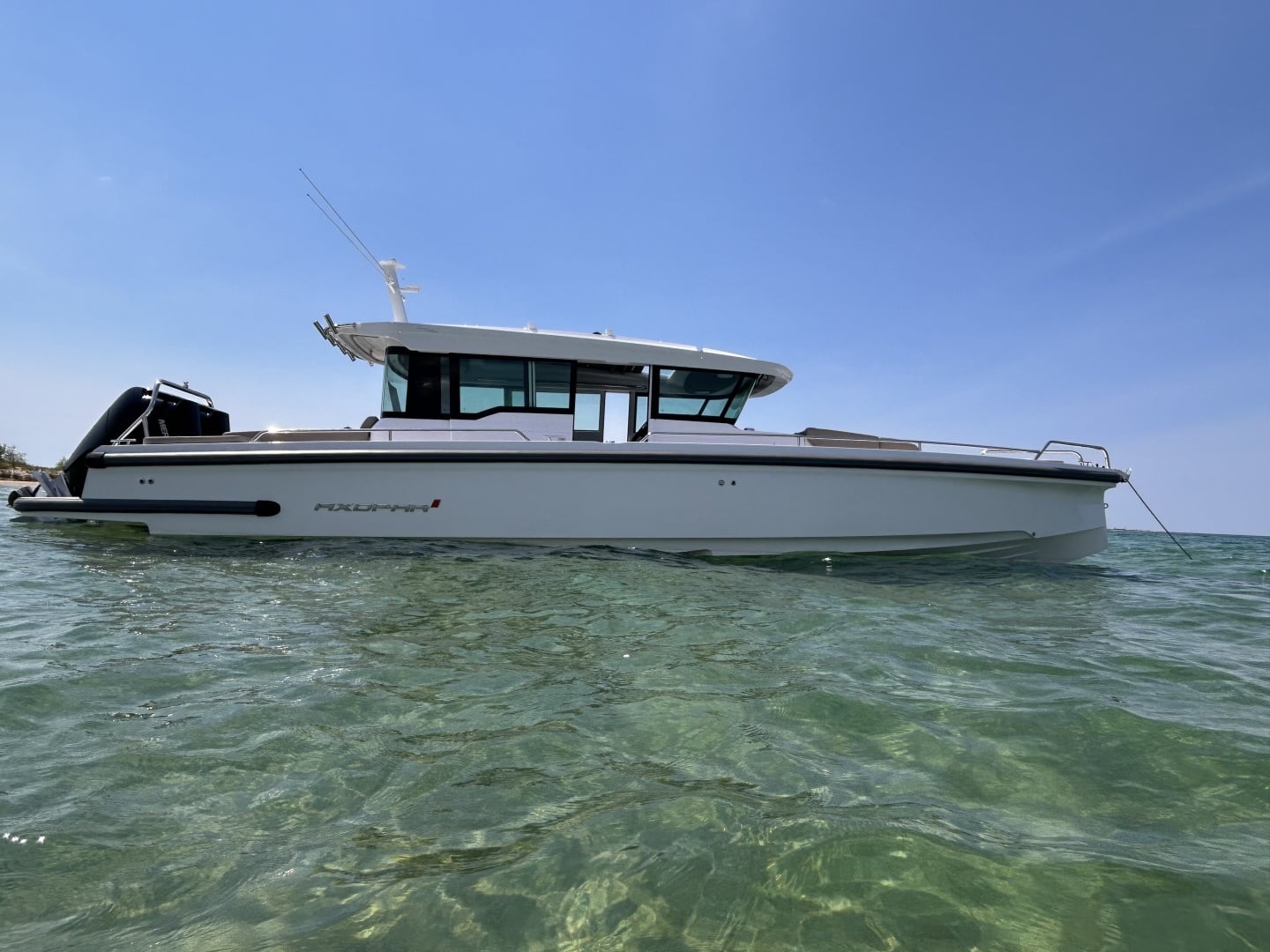 2024 Axopar 37 XC Cross Cabin - photo 3