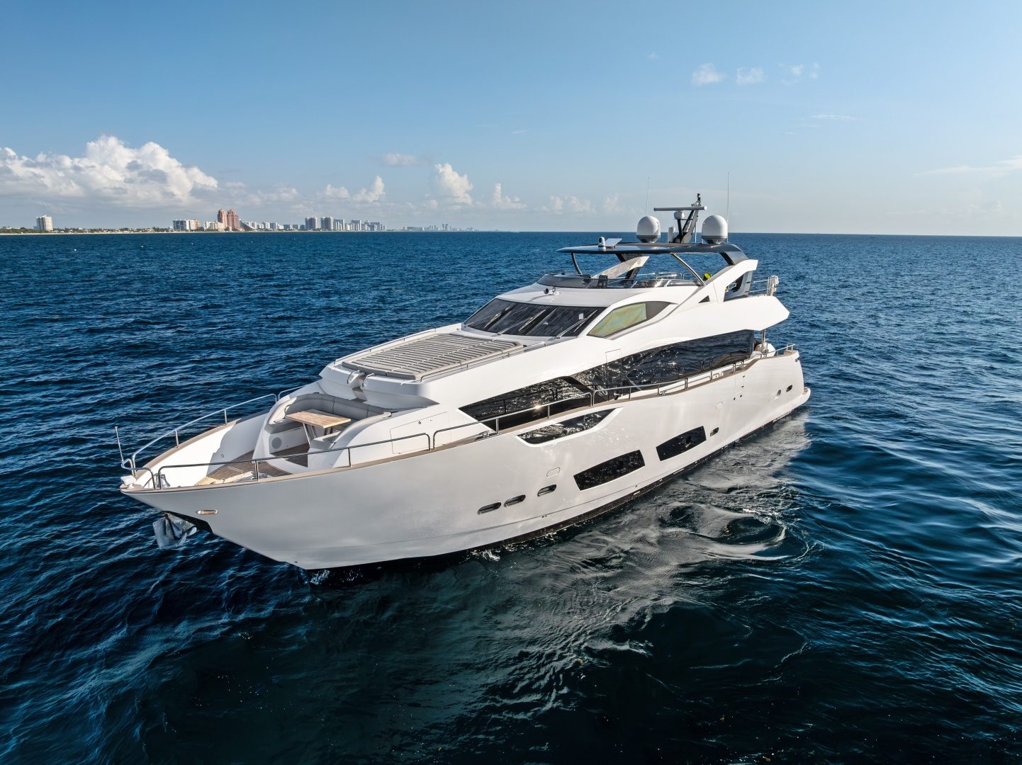 2024 Sunseeker 95 Yacht "Accidental Success II" - photo 3