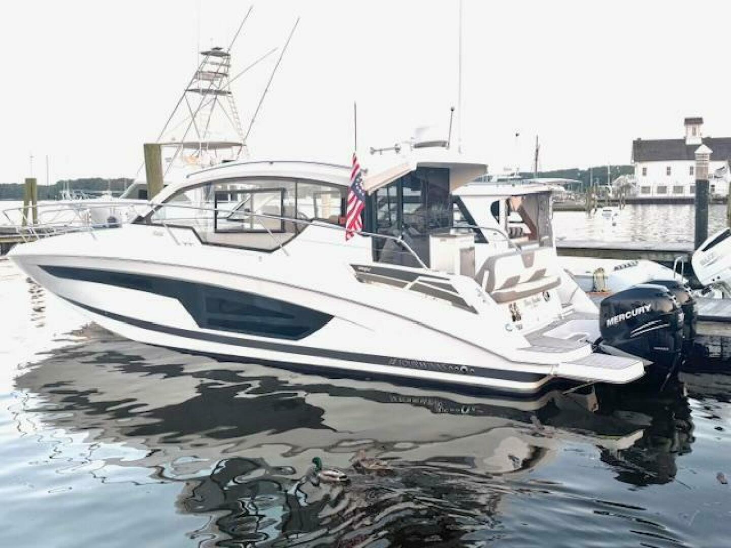 2020 Four Winns Vista 355 Coupe OB "Three Beaches" - photo 1