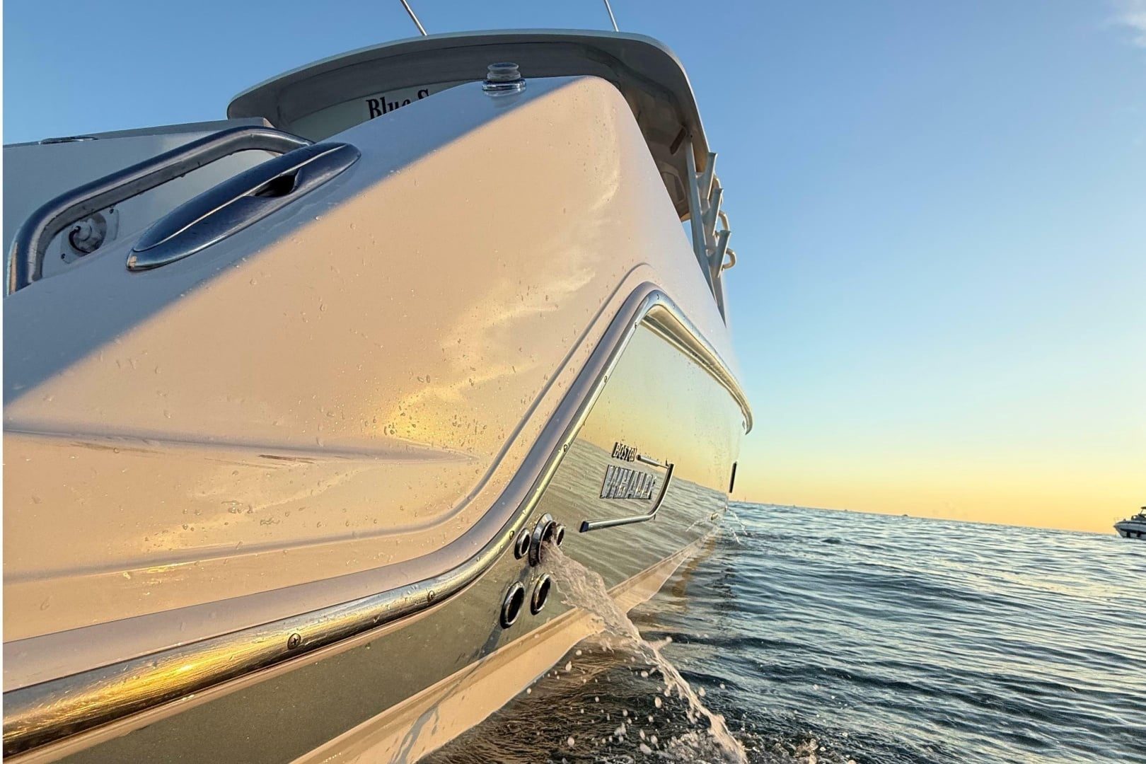 2017 Boston Whaler 420 Outrage - photo 2