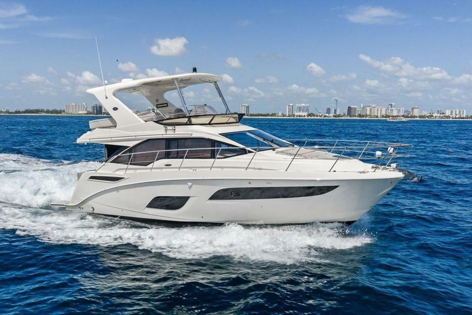 2018 Sea Ray Fly 460 - photo 2